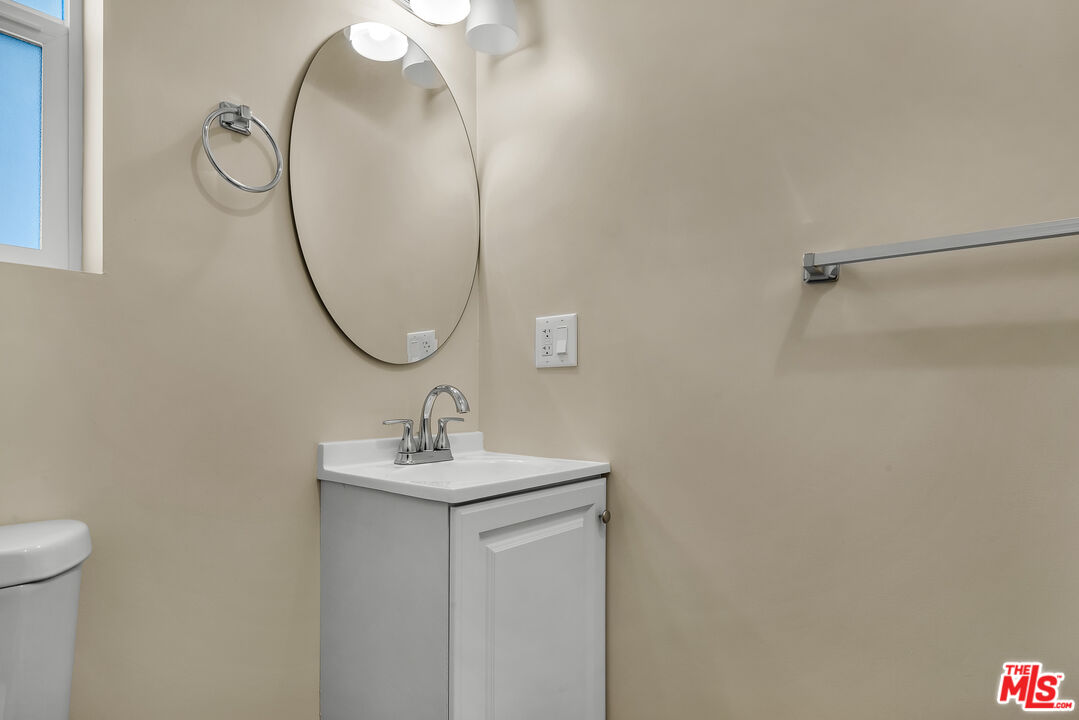 2816 W Jefferson Blvd