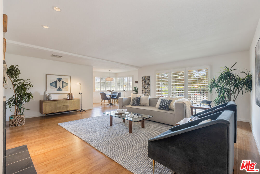 222 7th St Unit: 101