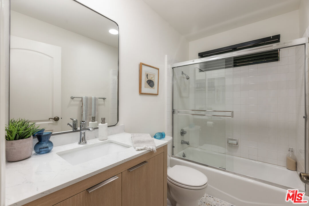 222 7th St Unit: 101