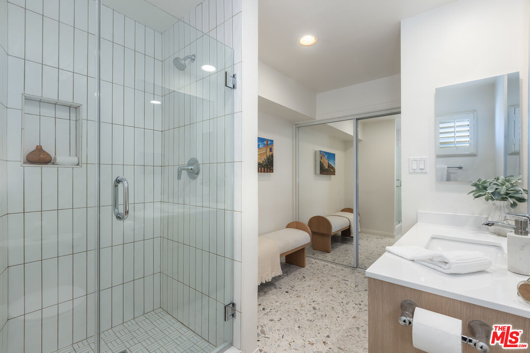 222 7th St Unit: 101