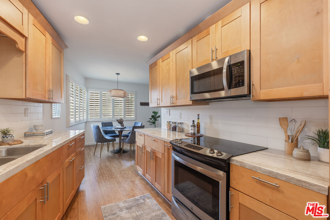 222 7th St Unit: 101