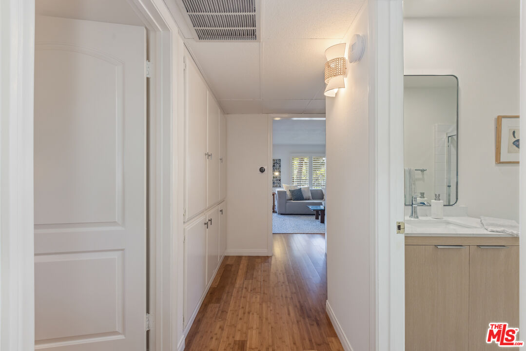 222 7th St Unit: 101