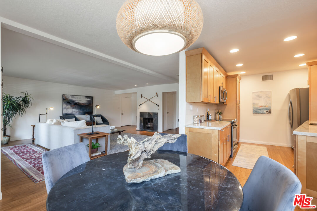 222 7th St Unit: 101