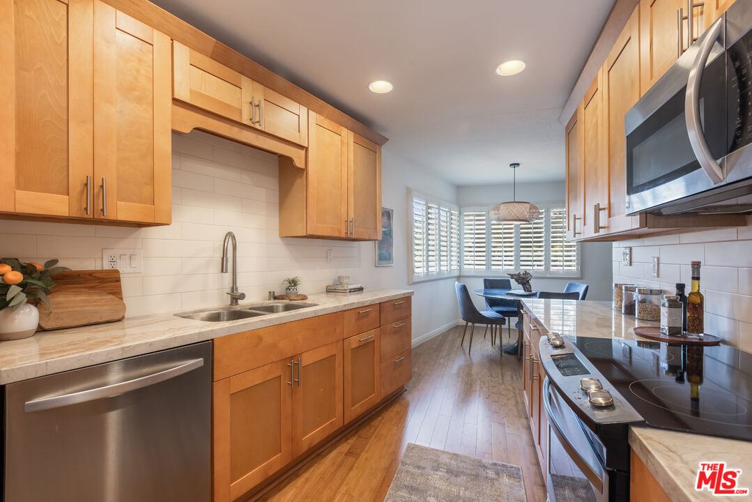 222 7th St Unit: 101