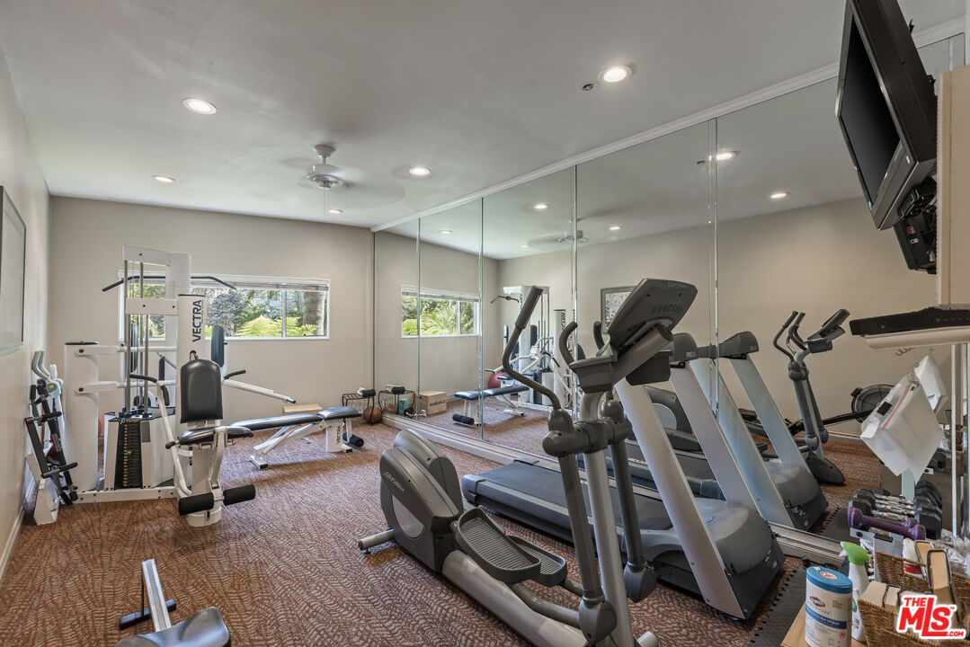 222 7th St Unit: 101