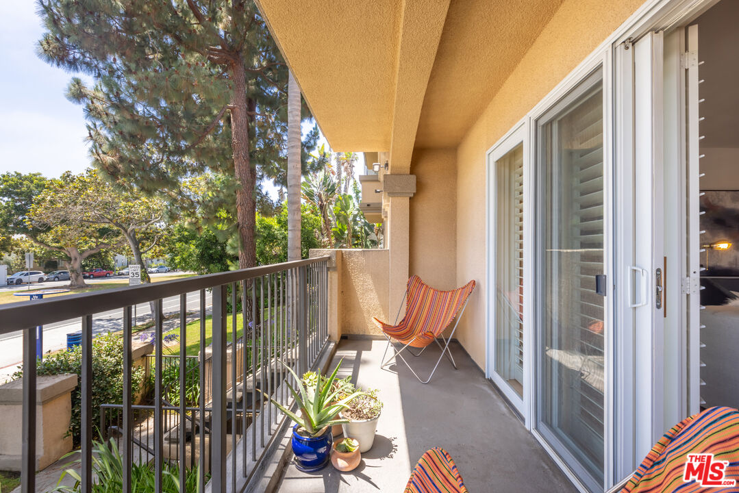 222 7th St Unit: 101