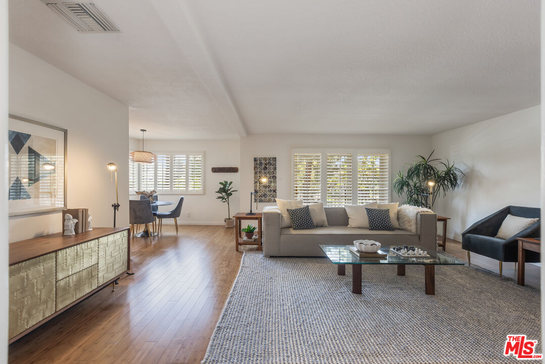 222 7th St Unit: 101