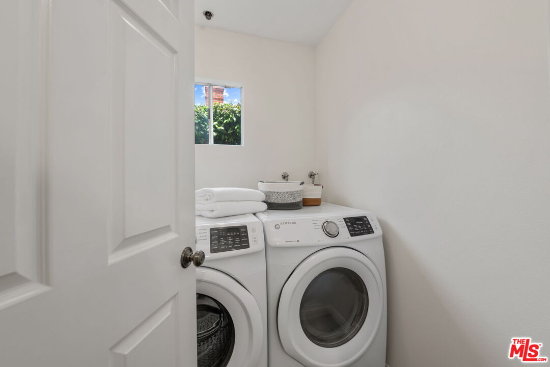 843 N Martel Ave Unit: 2