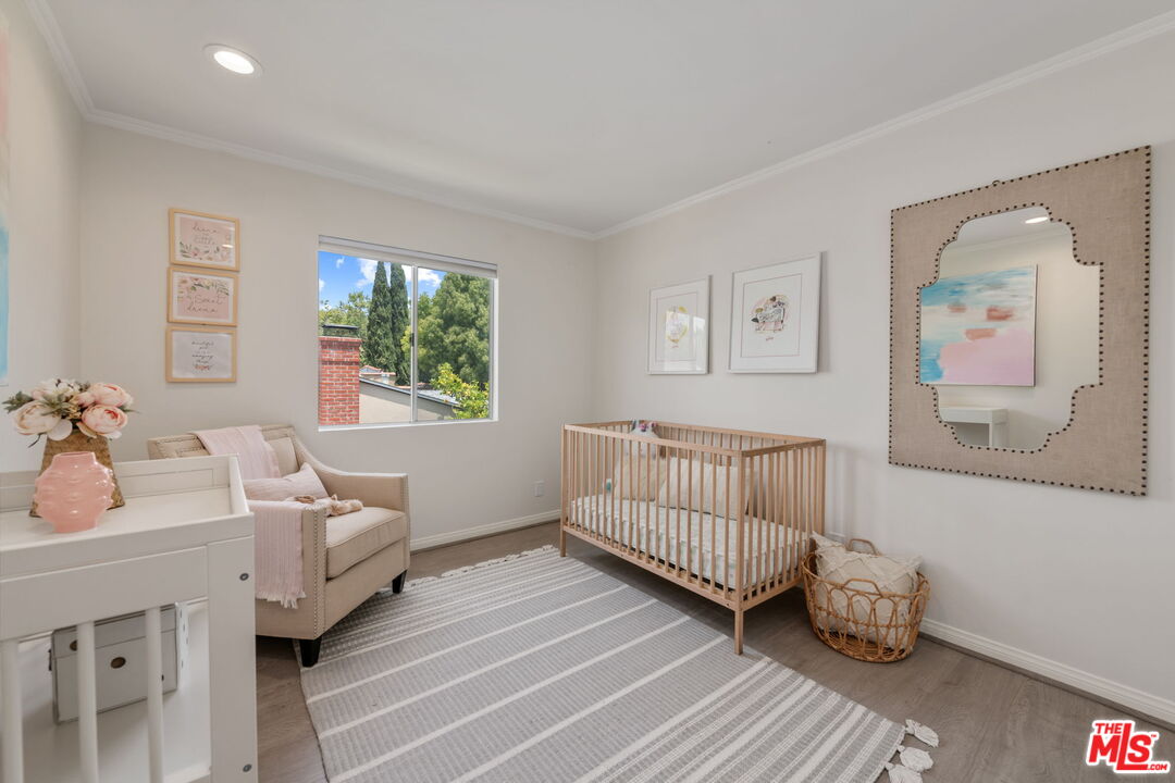 843 N Martel Ave Unit: 2