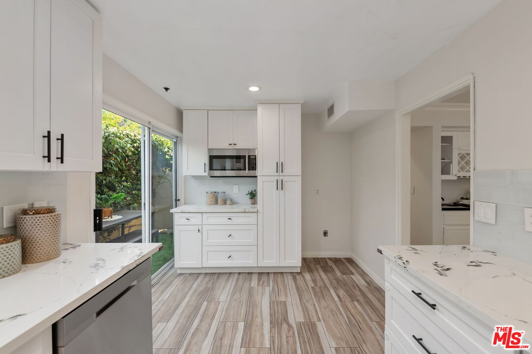 843 N Martel Ave Unit: 2