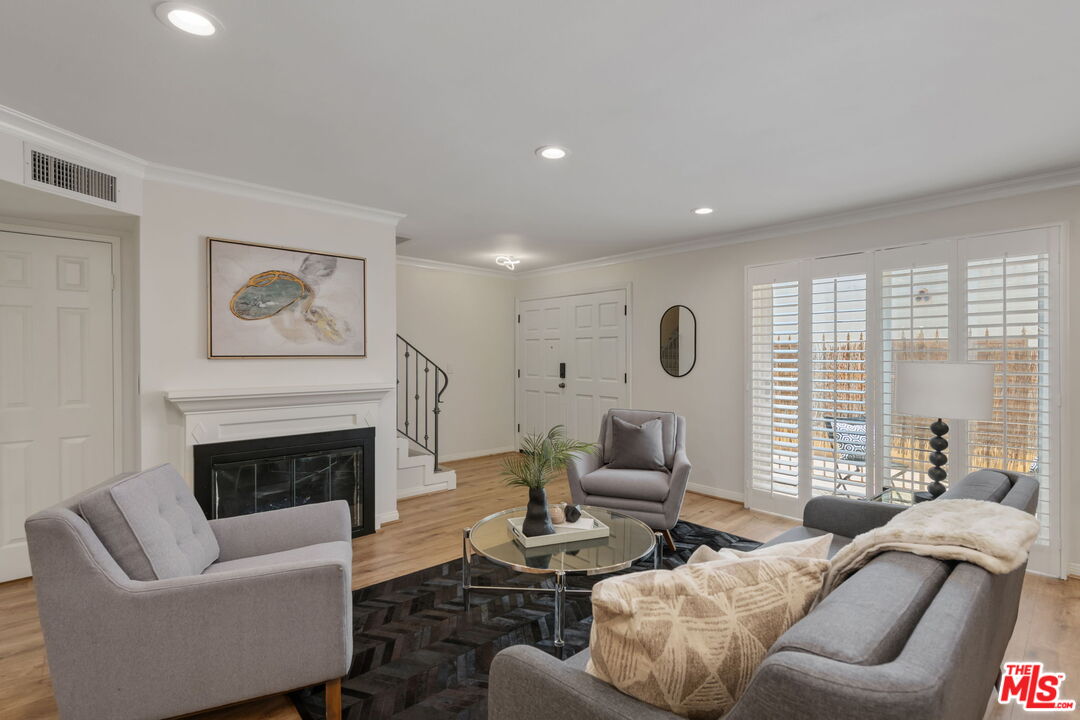 843 N Martel Ave Unit: 2