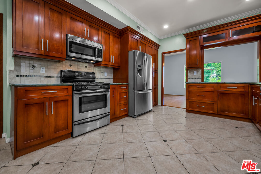 317 S S. Holt Ave Unit: 11