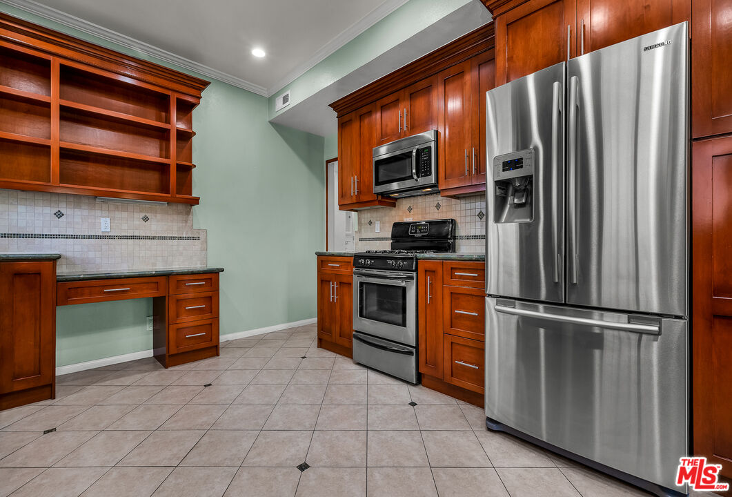 317 S S. Holt Ave Unit: 11