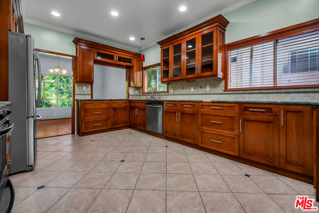 317 S S. Holt Ave Unit: 11