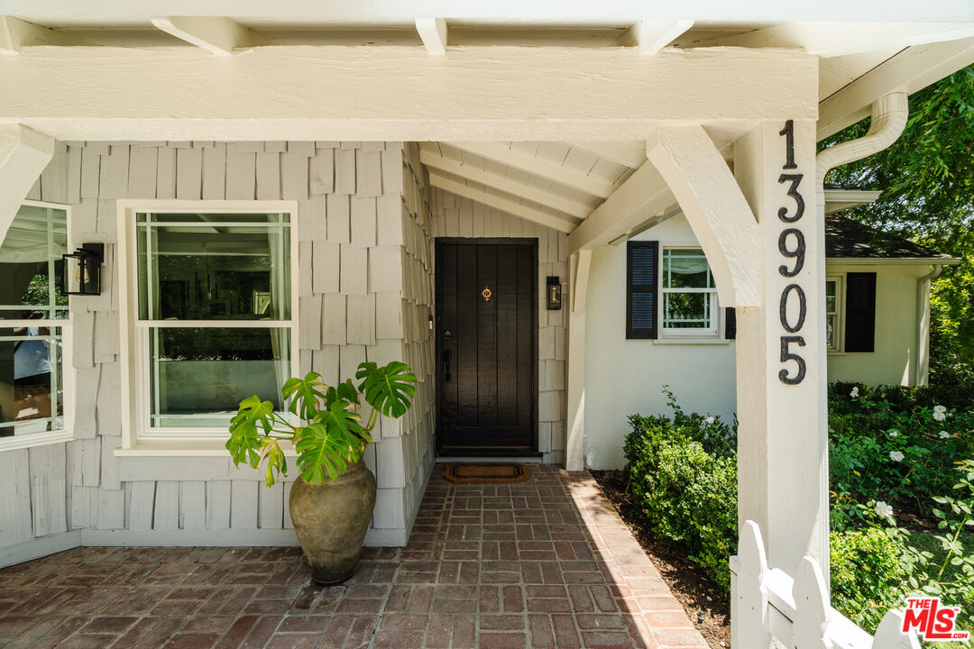 13905 Valley Vista Blvd