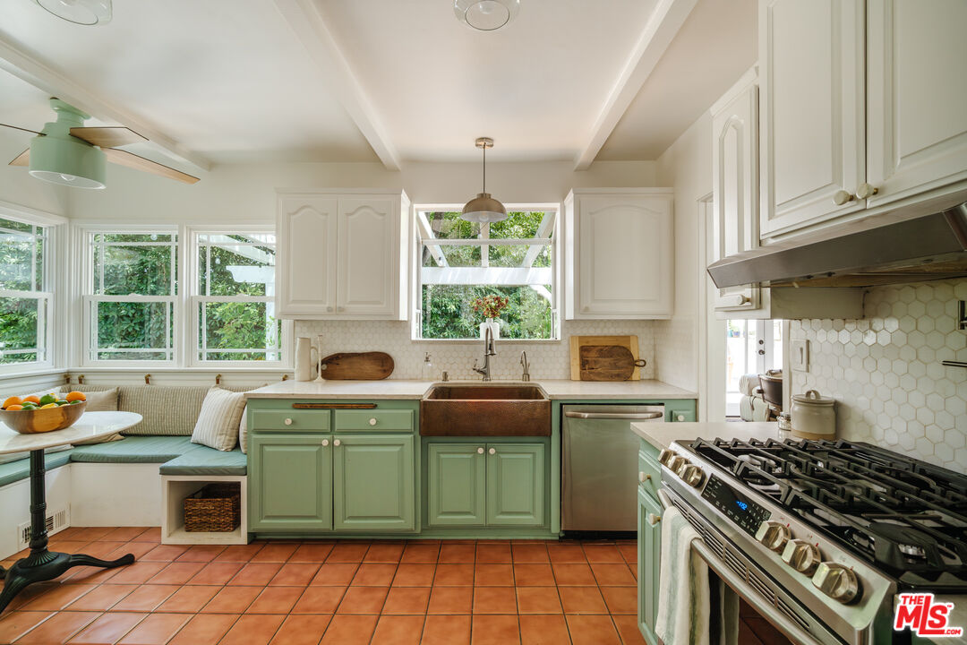 13905 Valley Vista Blvd