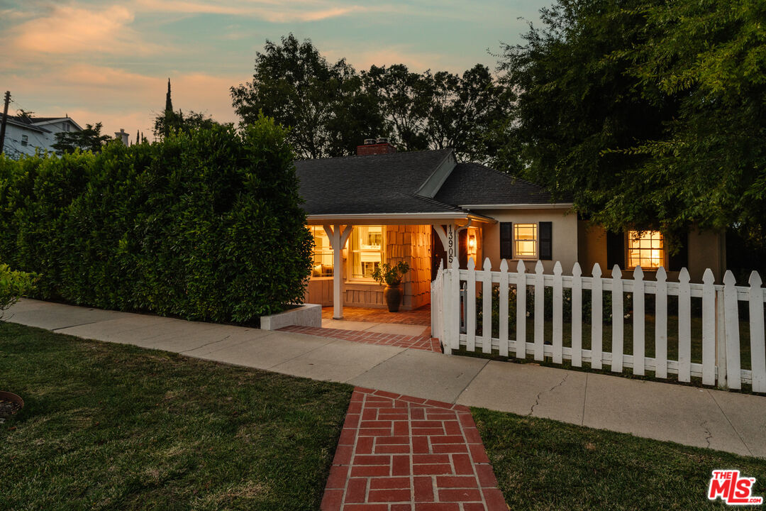 13905 Valley Vista Blvd