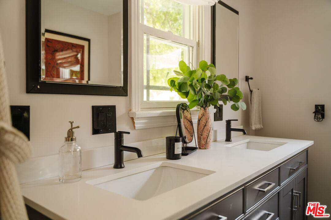 13905 Valley Vista Blvd