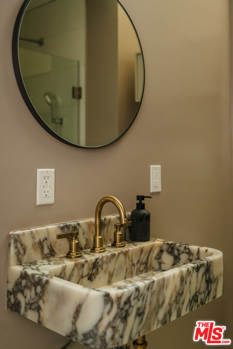 13905 Valley Vista Blvd