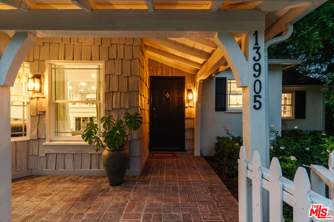 13905 Valley Vista Blvd