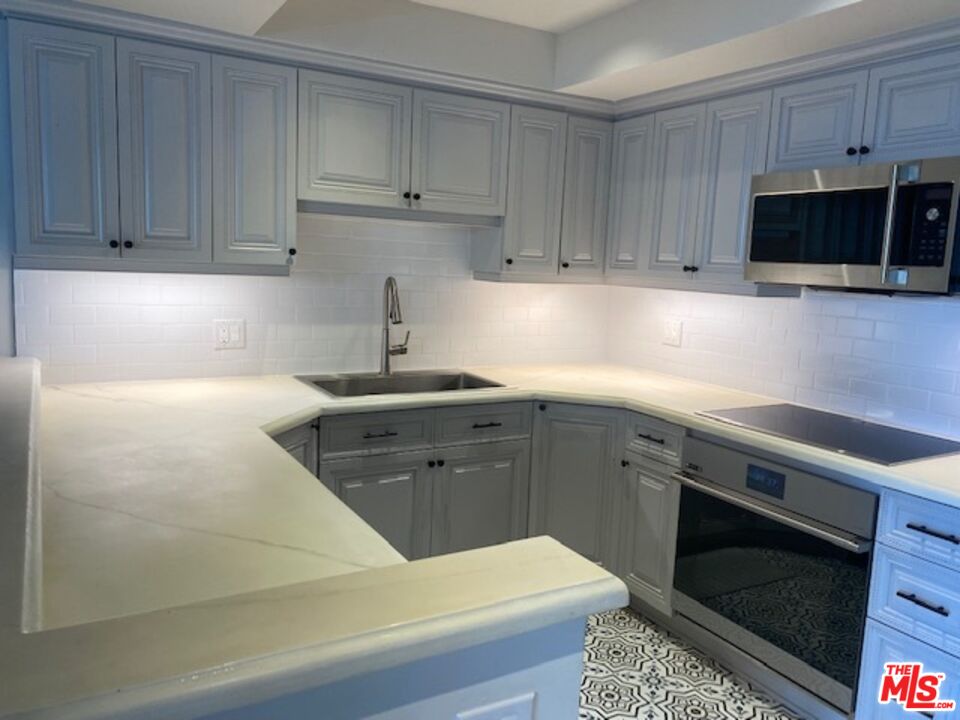 321 S San Vicente Blvd Unit: 407