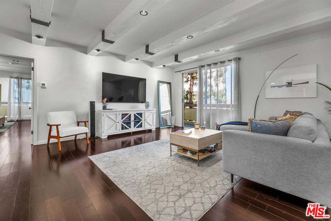 321 S San Vicente Blvd Unit: 407