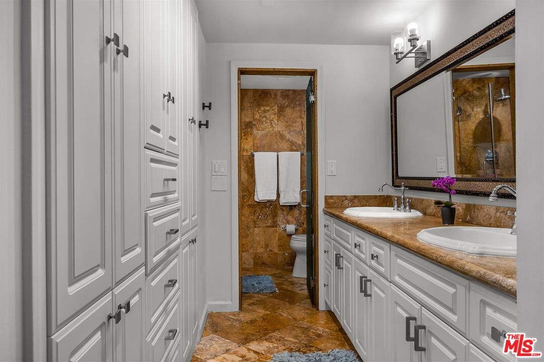 321 S San Vicente Blvd Unit: 407