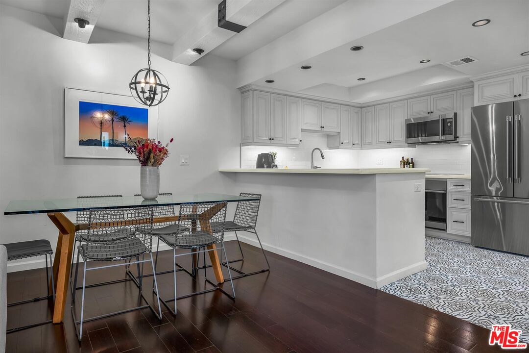 321 S San Vicente Blvd Unit: 407