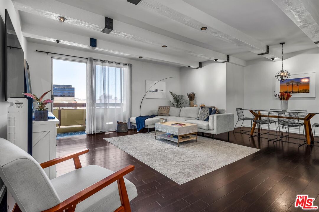 321 S San Vicente Blvd Unit: 407