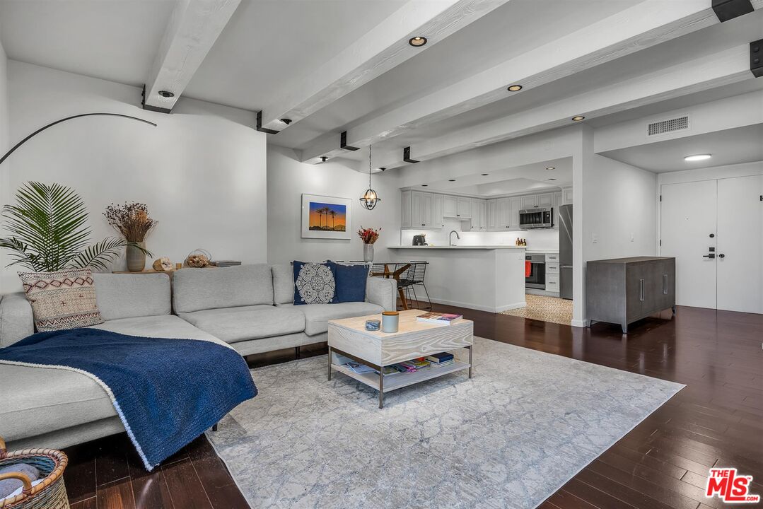 321 S San Vicente Blvd Unit: 407