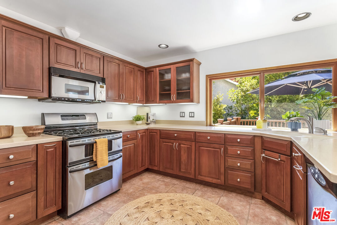 10200 Autumn Leaf Cir