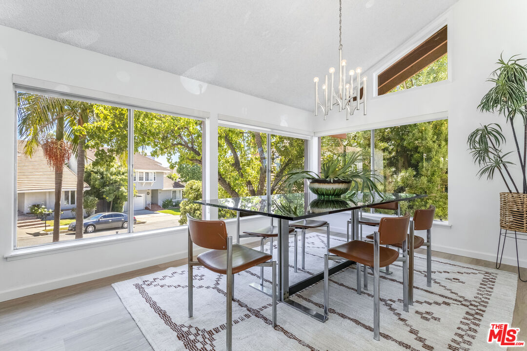 10200 Autumn Leaf Cir