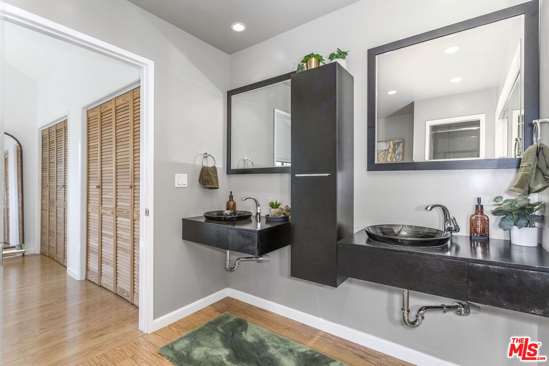 10200 Autumn Leaf Cir