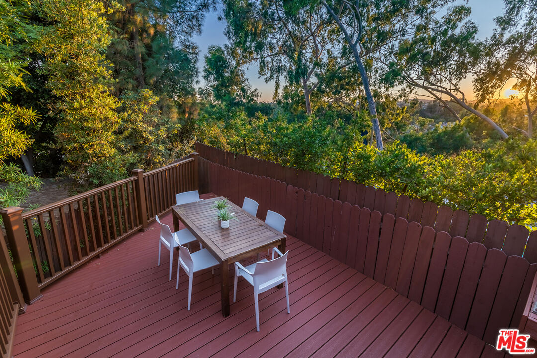 10200 Autumn Leaf Cir