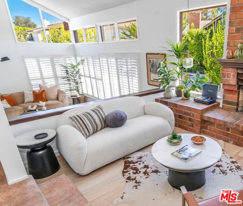 10200 Autumn Leaf Cir