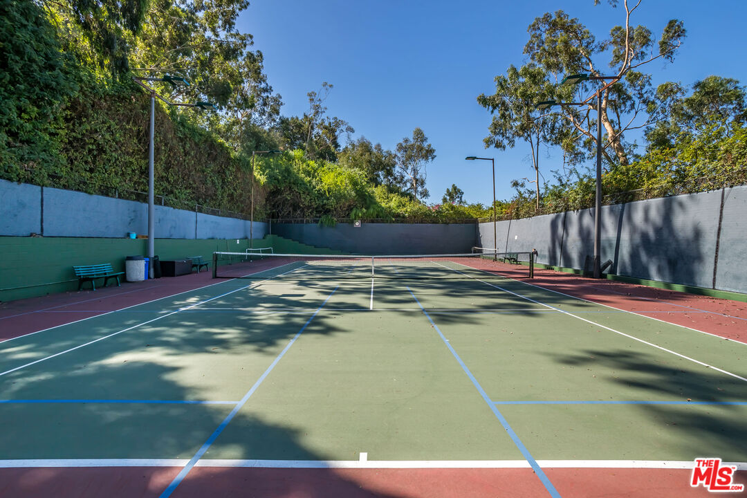 10200 Autumn Leaf Cir