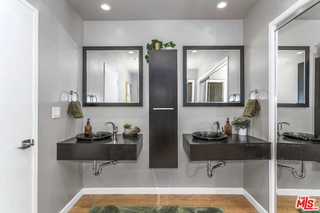 10200 Autumn Leaf Cir