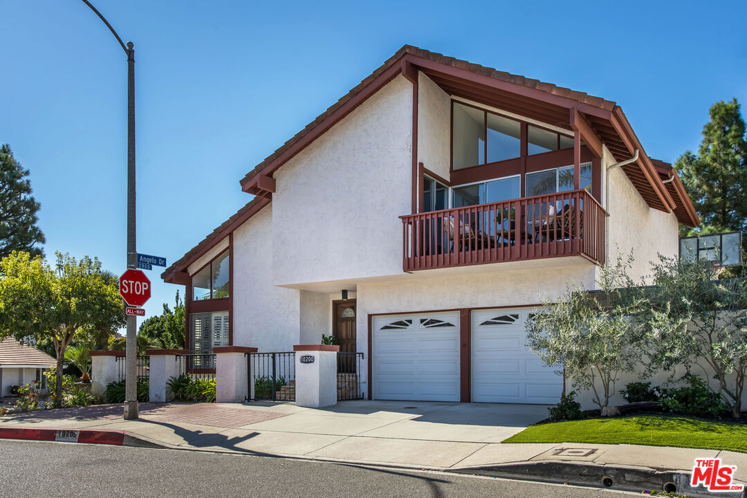 10200 Autumn Leaf Cir