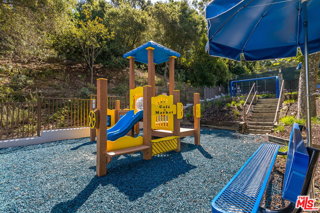 10200 Autumn Leaf Cir