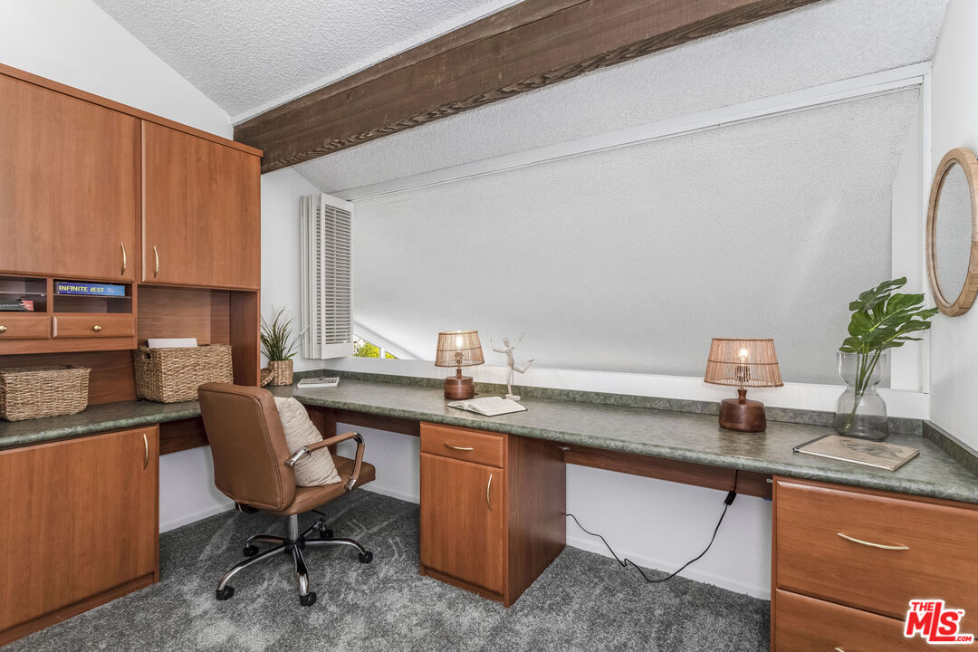 10200 Autumn Leaf Cir