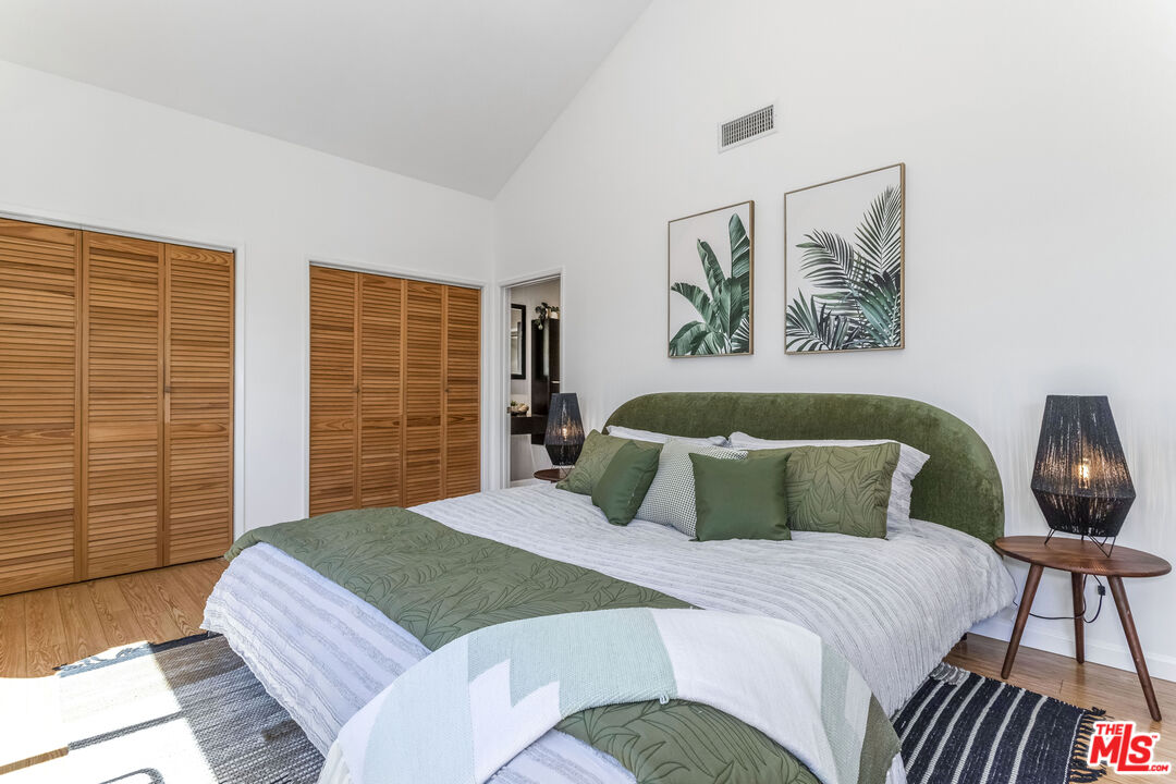 10200 Autumn Leaf Cir