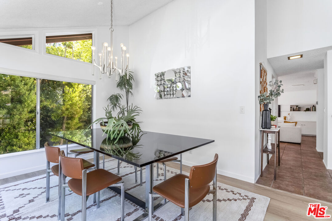 10200 Autumn Leaf Cir