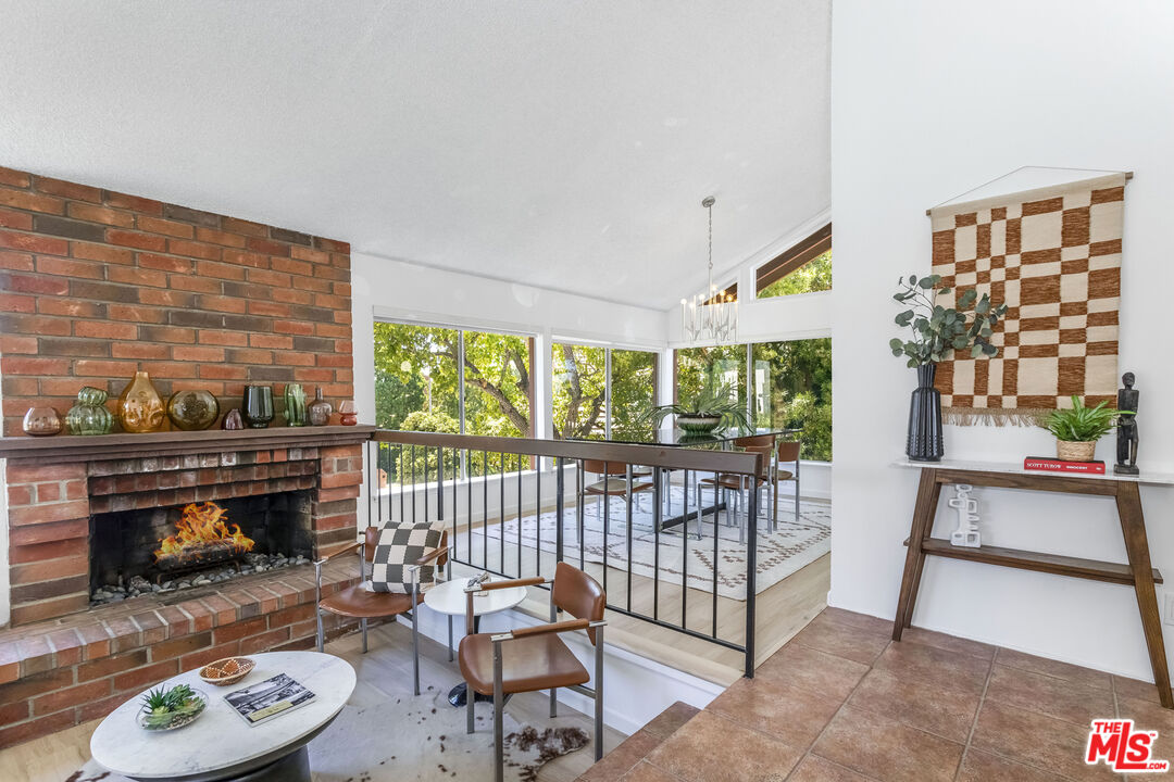 10200 Autumn Leaf Cir