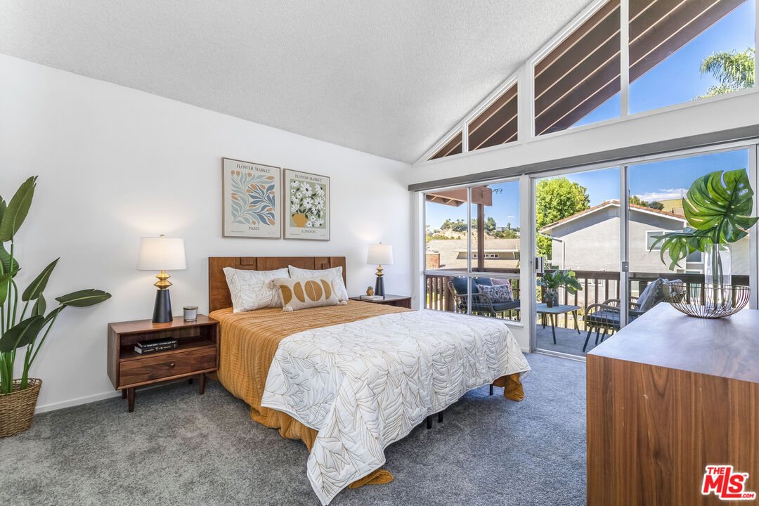 10200 Autumn Leaf Cir