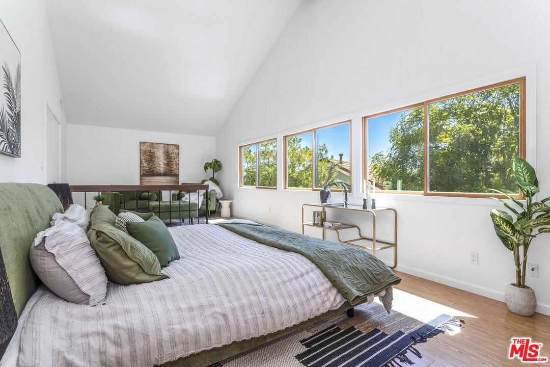 10200 Autumn Leaf Cir