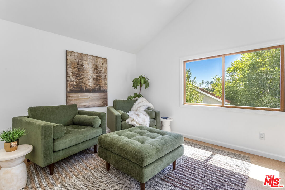 10200 Autumn Leaf Cir