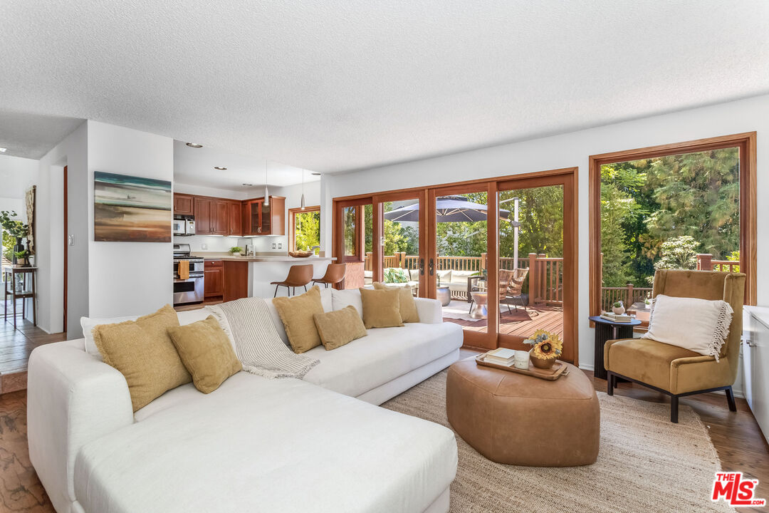 10200 Autumn Leaf Cir