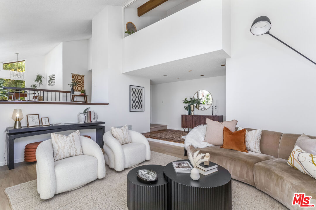 10200 Autumn Leaf Cir