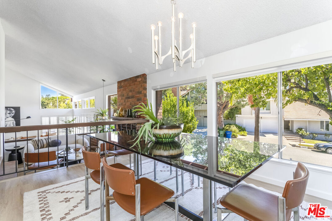 10200 Autumn Leaf Cir