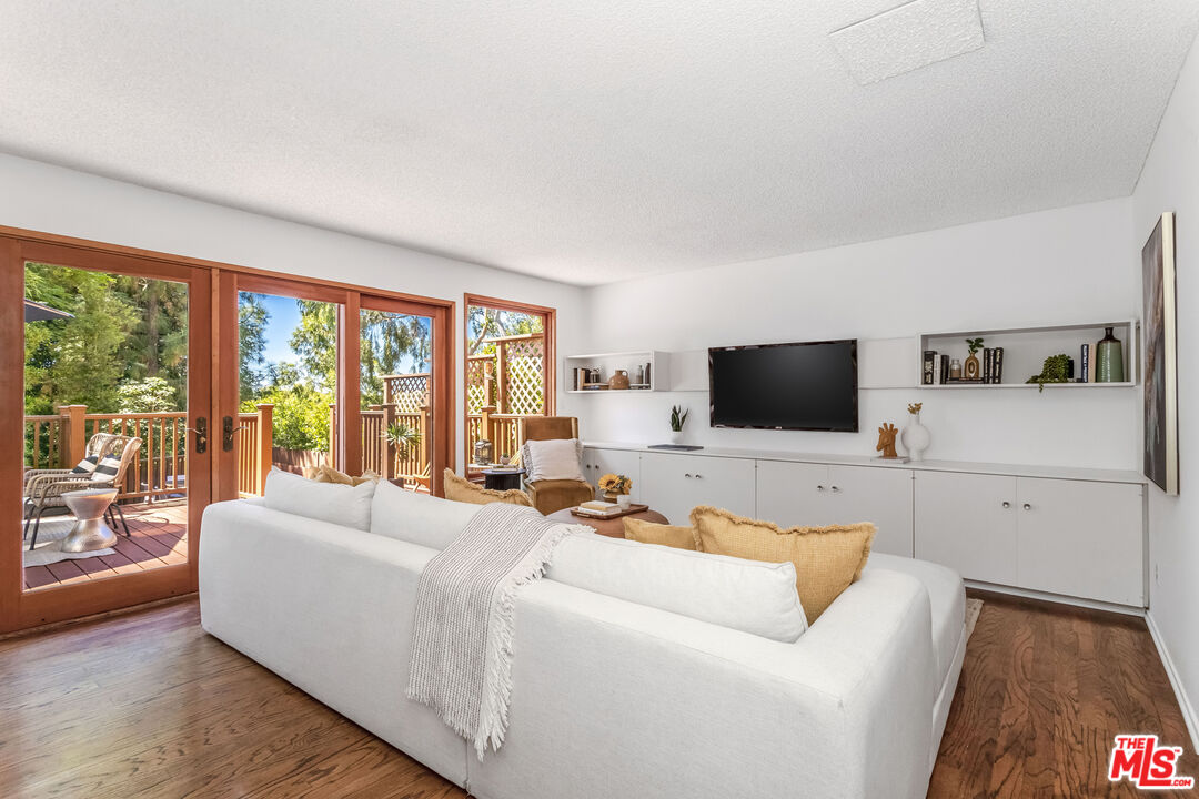 10200 Autumn Leaf Cir